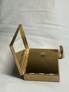 Vintage Volupte Gold Tone Compact